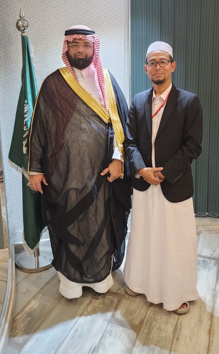 Ust. Syahrul Fadil (Direktur Ajib Haramain) bersama Syaikh Abdurrahman bin Saleh asy-Syaibi (Pemegang Kunci Ka'bah)